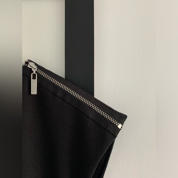 MEXX Sleeveless Knee Length Classic Black Dress with Silver Zipper Detail - Picture 2 of 7